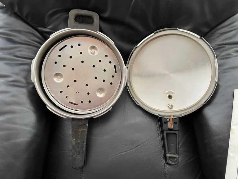Tower compact pressure cooker