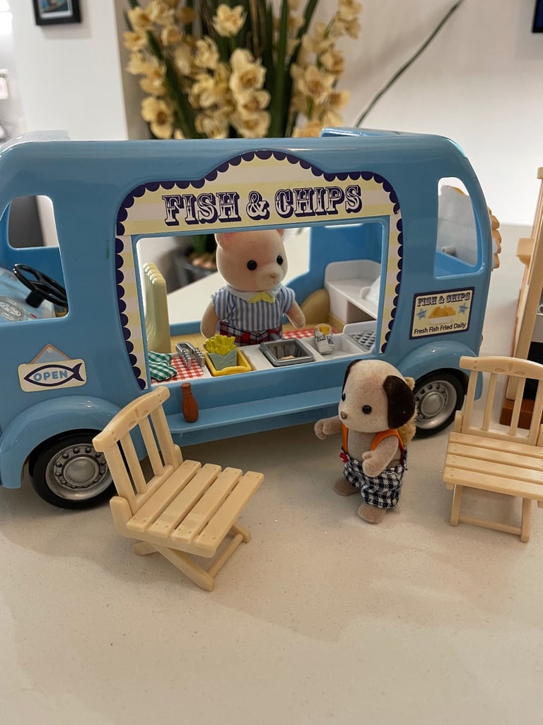 Sylvanian families vintage Blackcurrant cafe and fish and chip van immaculate 