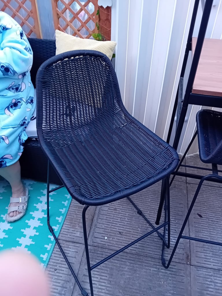 New bar table and bar chairs 