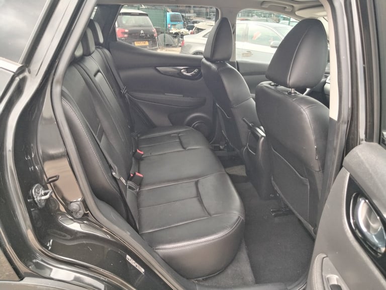2015 Nissan Qashqai 1.6 dCi Tekna 5dr HATCHBACK Diesel Manual