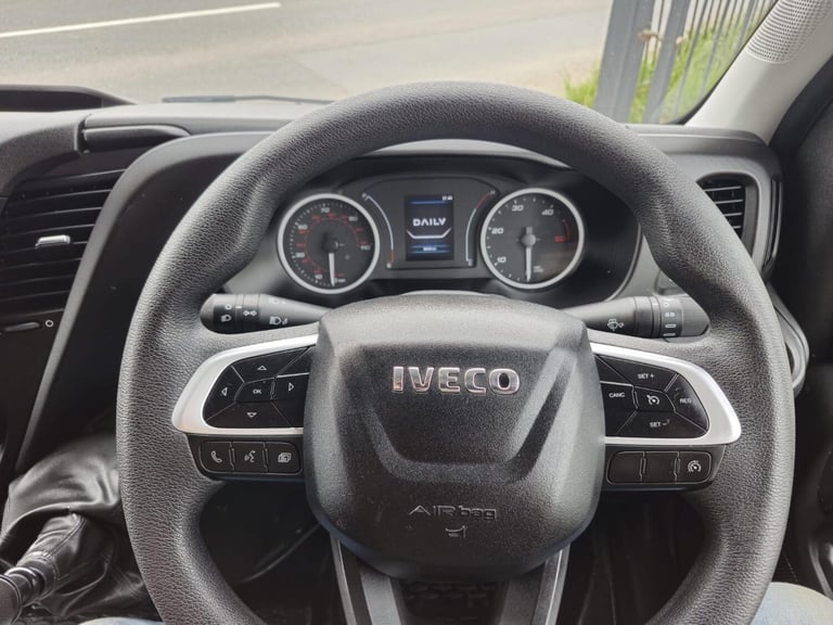 IVECO DAILY LUTON TAIL LIFT 2.3 D HPI 14V 35S 3000 2021