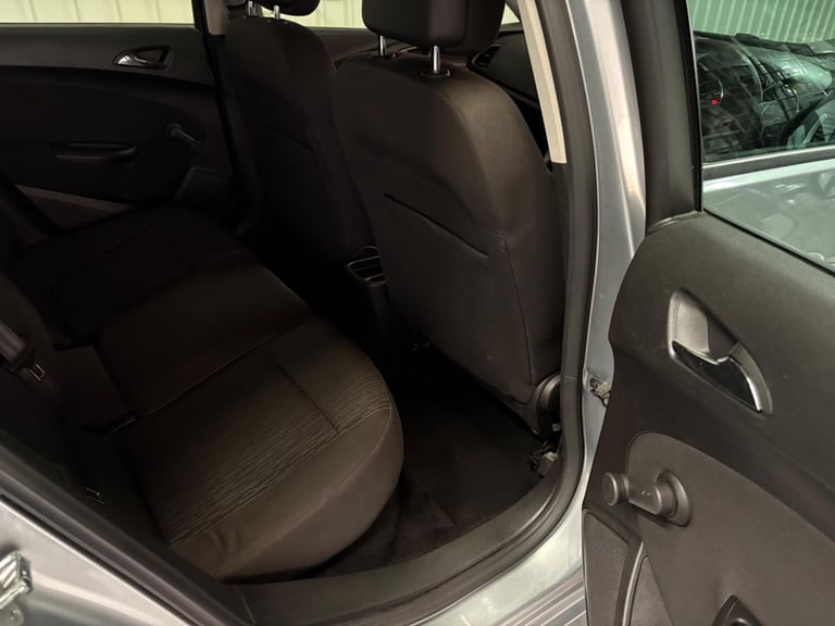 2014 Vauxhall Astra 1.4 16v Design Euro 5 5dr HATCHBACK Petrol Manual