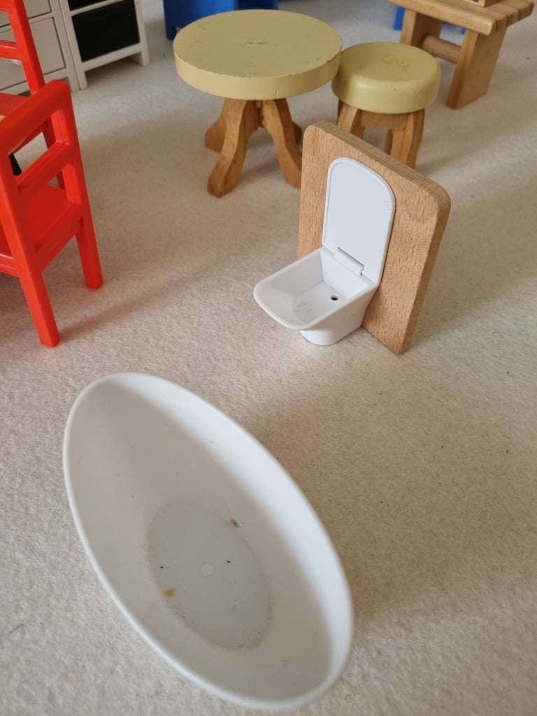 Dolls house furniture. 