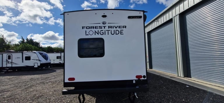 Forest River East To West Longitude 319BH American Caravan 5th Wheel