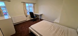 Spacious double bedroom £550p/m bills included.