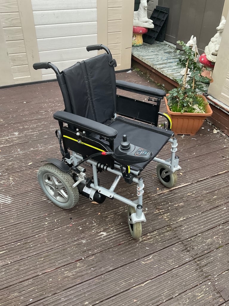 ELECTRIC WHEELCHAIR IN VERY GOOD CONDITION 