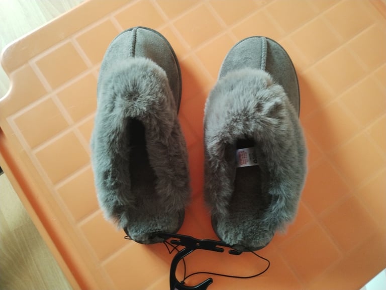 image for Grey faux fur lined women's slippers. Size 5  - 6. Brand new