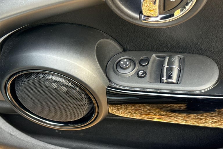 2022 MINI Hatch 1.5 Cooper Exclusive Hatchback 3dr Petrol Steptronic Euro 6 (s/s) (136 ps) HATCHB...