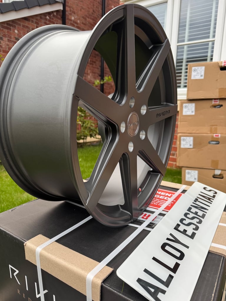 19” Riviera RV177 Alloy Wheels in Gunmetal - VW Transporter, BMW 1 Series, 3 Series etc