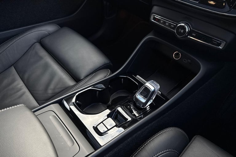 2022 Volvo XC40 2.0 B4 MHEV Ultimate SUV 5dr Petrol Hybrid DCT Auto Euro 6 (s/s) (197 ps) ESTATE ...