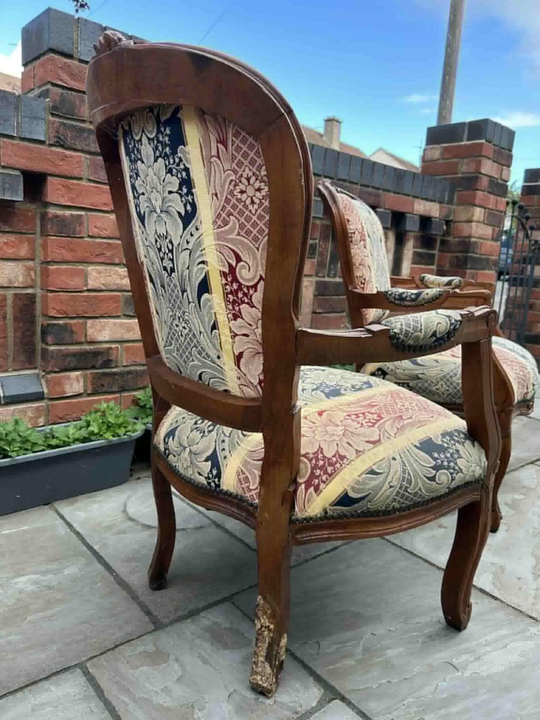 3 seater and 2 chairs 