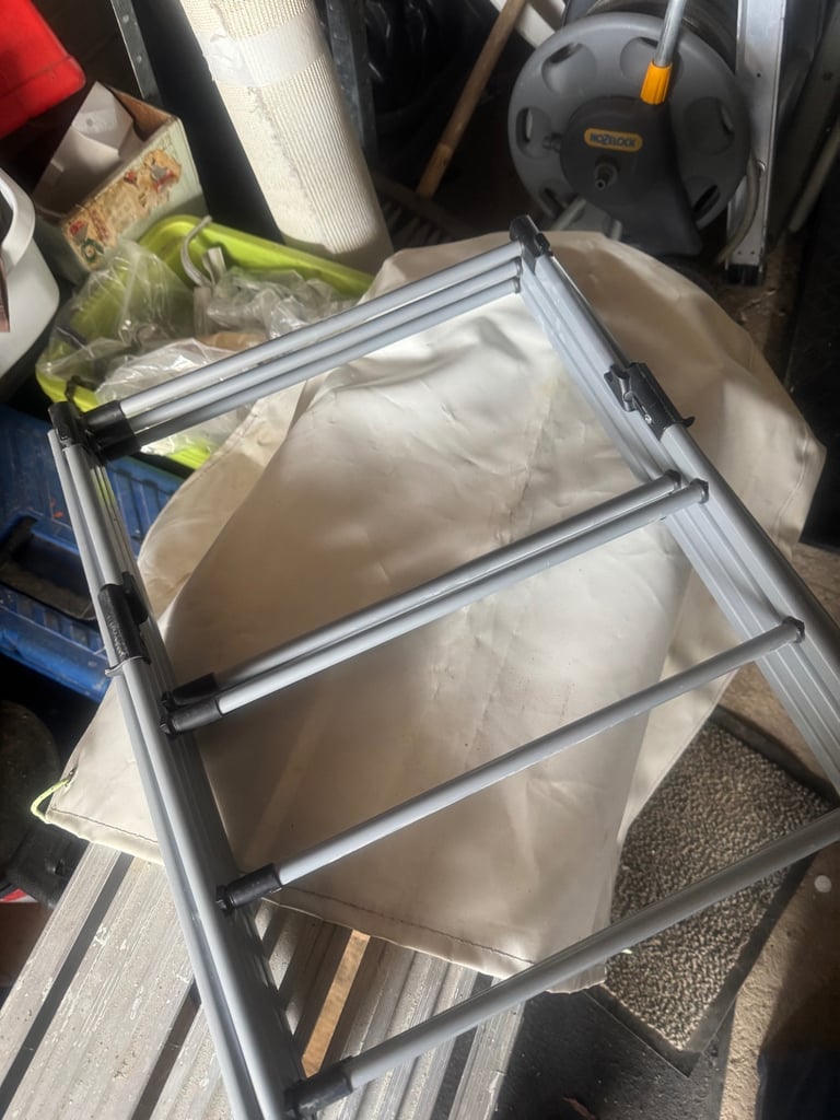 Caravan/camping extendable clothes drier