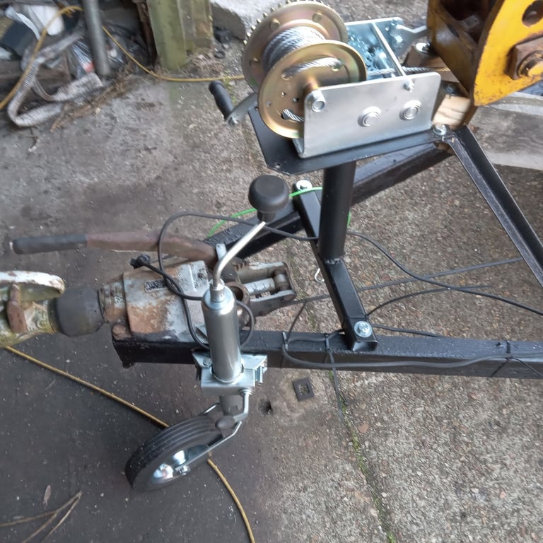 Digger and trailer with ramp and winch, new 13hp engine, spooler and pipes