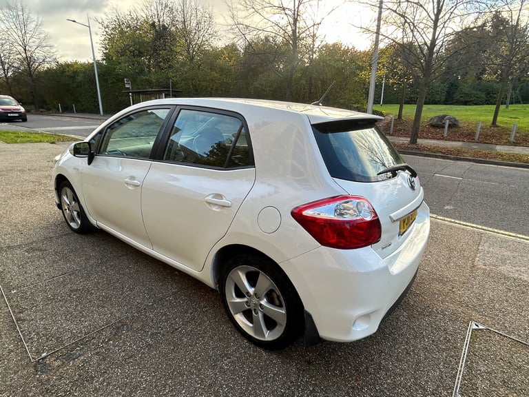 2011 Toyota, AURIS 1.8 hybrid, drives perfect, excellent condition,long mot 