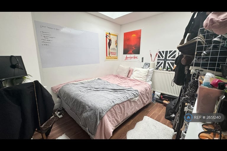 3 bedroom flat in East India Dock Road, London, E14 (3 bed) (#2651240)