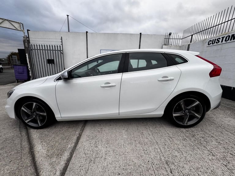 2015 15 VOLVO V40 1.6 D2 R-DESIGN LUX HATCHBACK 5DR DIESEL MANUAL EURO 5 (S/S) (