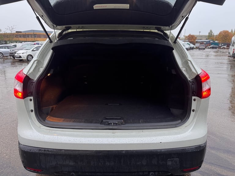 2015 Nissan Qashqai 1.2 DiG-T N-Tec+ 5dr HATCHBACK Petrol Manual