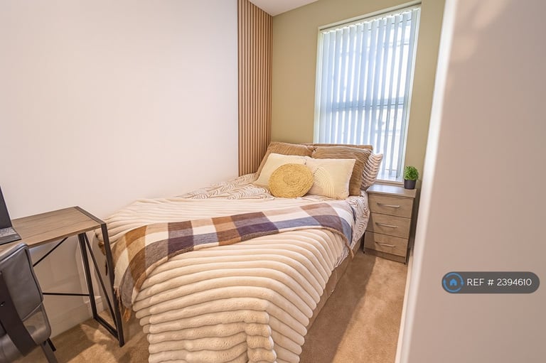 6 bedroom house in Lyndale Avenue, Bridgwater, TA6 (6 bed) (#2394610)