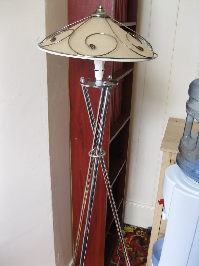 FLOOR LAMP WITH LED BULB, SHADE AND FOOT SWITCH GUNNISLAKE PL18 9NA