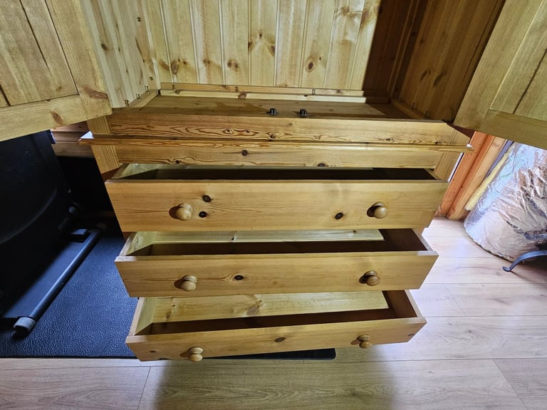 Solid pine wardrobe with 3 large drawers 