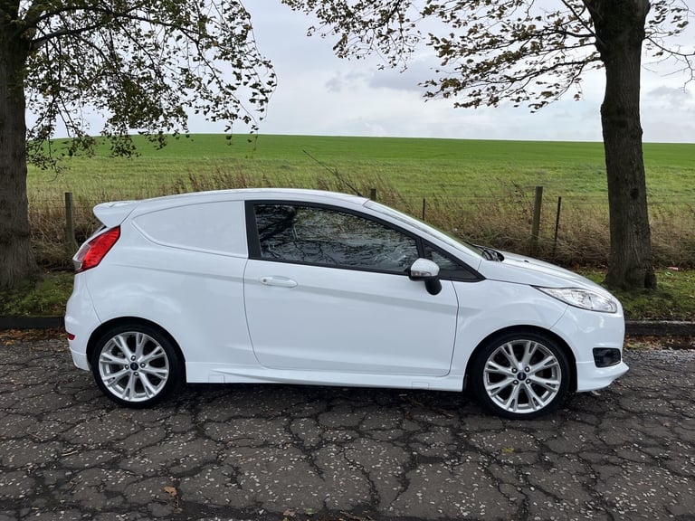 FORD FIESTA VAN 1.5 TDCi Sport 2015