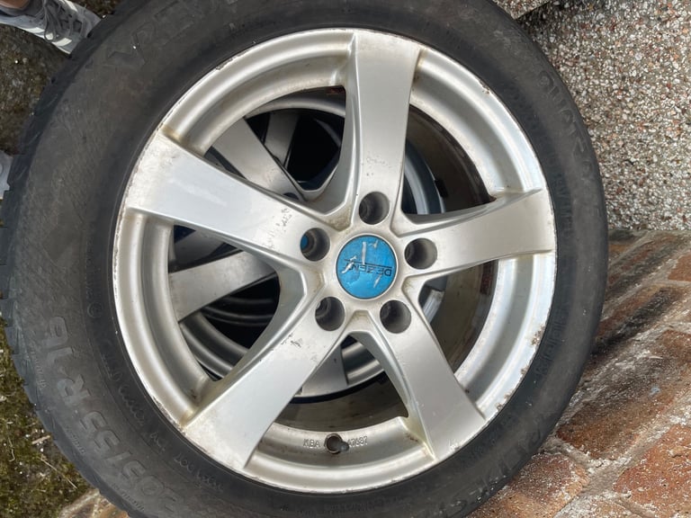 Vw alloys with tyres 