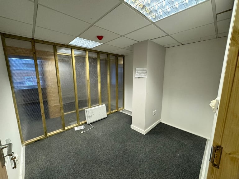 20% Off: Creative Workspace | Artist or Beautician Studio | Natural Lighting | Woodford Green, IG8