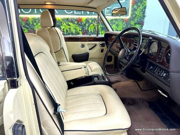 Rolls-Royce Silver Shadow Silver Shadow 6.8 II 4dr [RARE EXAMPLE]