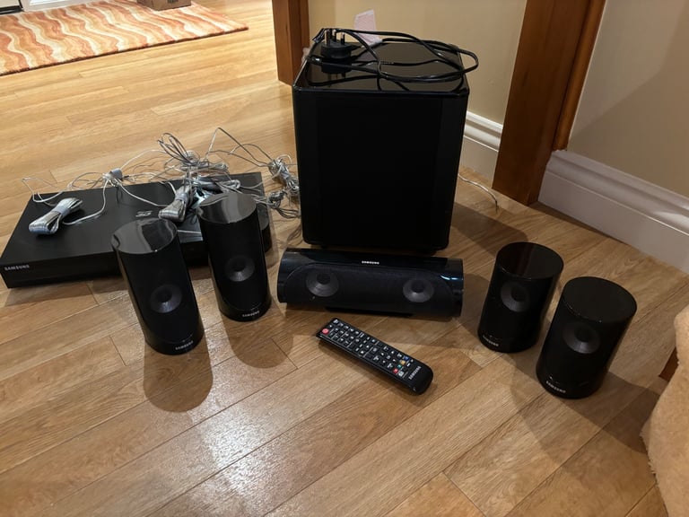 image for SAMSUNG  HT-J5500 HOME ENTERTAINMENT SYSTEM