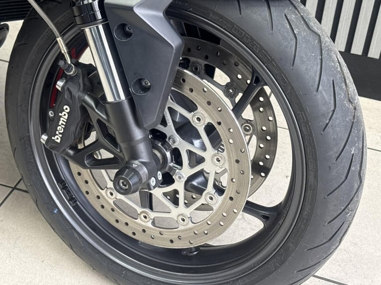 2023 Triumph Street Triple 765R Black, Sport naked 3855 miles