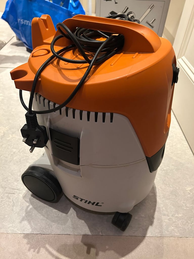 Stihl SE62 Wet and Dry Vacuum Cleaner dust extractor - used / good condition