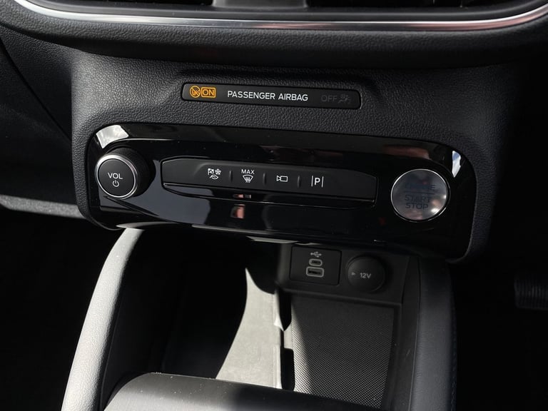  Ford Kuga 2.5 Duratec 14.4kwh Titanium Suv 5dr Petrol Plug In Hybrid CVT Euro