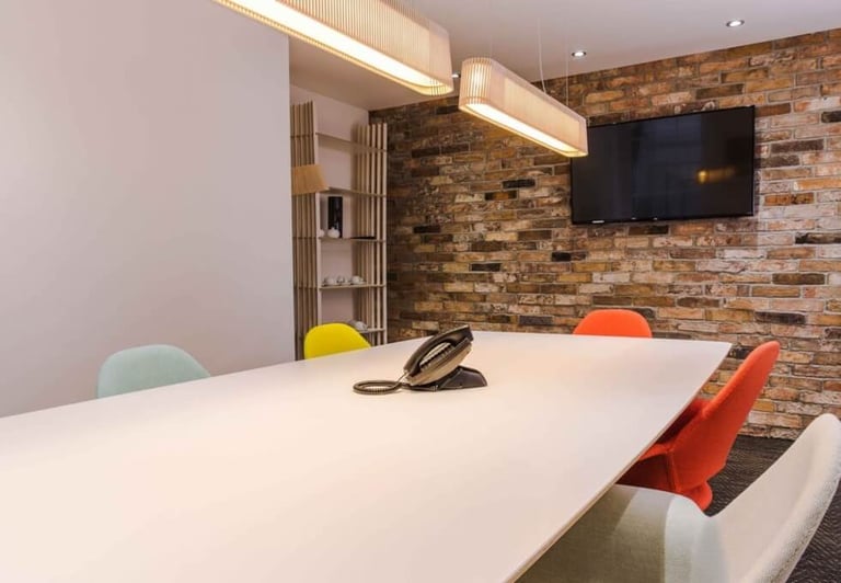 Furnished offices to rent in *Holborn*. Office Spaces for 4 to 60 desks WC1