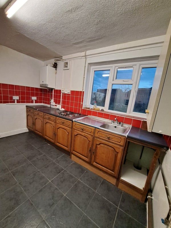 1 Bedroom Flat To Let - 5 mins walk from Hounslow West U/Ground Station