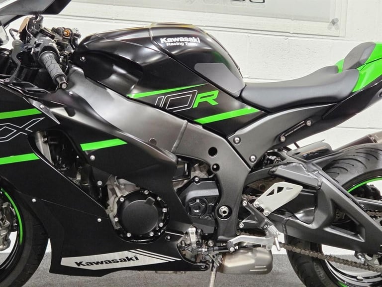 Kawasaki Ninja ZX-10R 1 OWNER! AKRAPOVIC EHXUAST! KRT REPLICA! FULL SERVICE