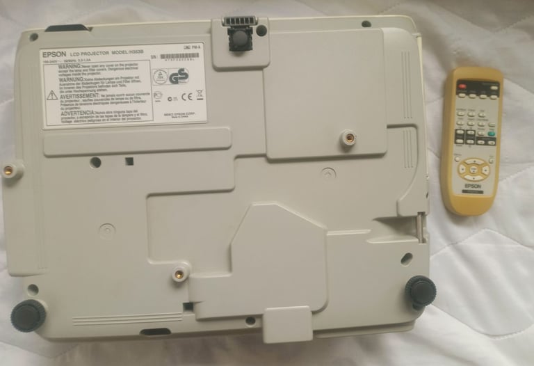 Epson LCD Projector model H353B with original remote control and power cable FAULTY