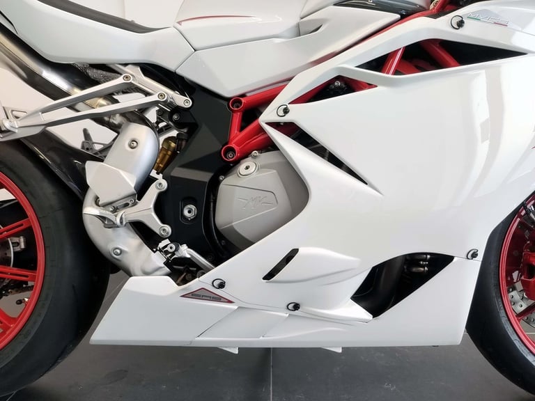 2015 MV Agusta F4 1000 White 1,135 Miles | £256 Dep & £256 pcm 7.9% APR