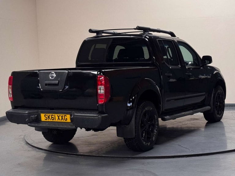 2011 Nissan Navara Double Cab Pick Up Tekna 2.5dCi 190 4WD PICK UP DIESEL Manual