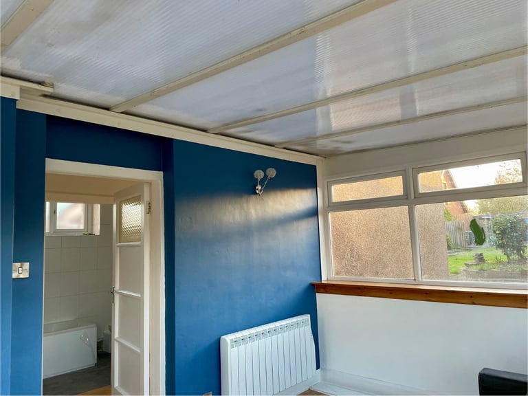 Unique Gorgeous 3 Bedroom Detached Cottage / House with Gardens and Private Parking