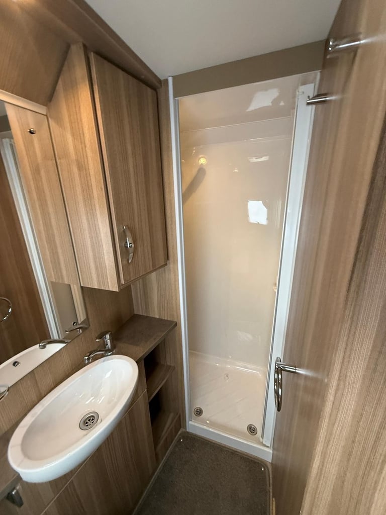 Bessacarr E444 Side Dinette Converts To Double Rear Bathroom