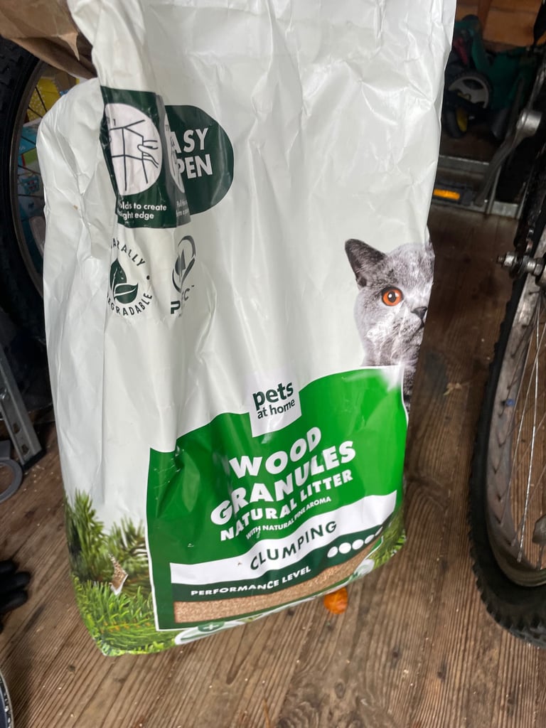 big batch of cat supplies 