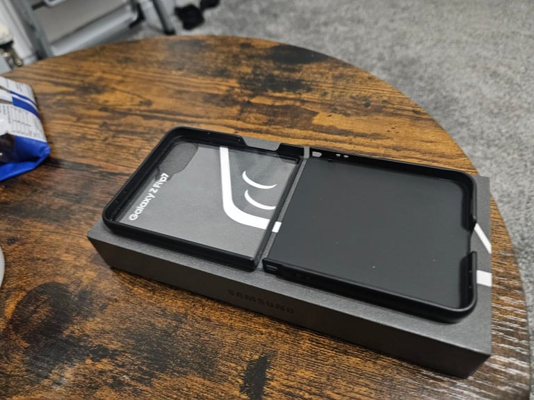SAMSUNG Z FLIP 7 512GB JET BLACK SMARTPHONE 