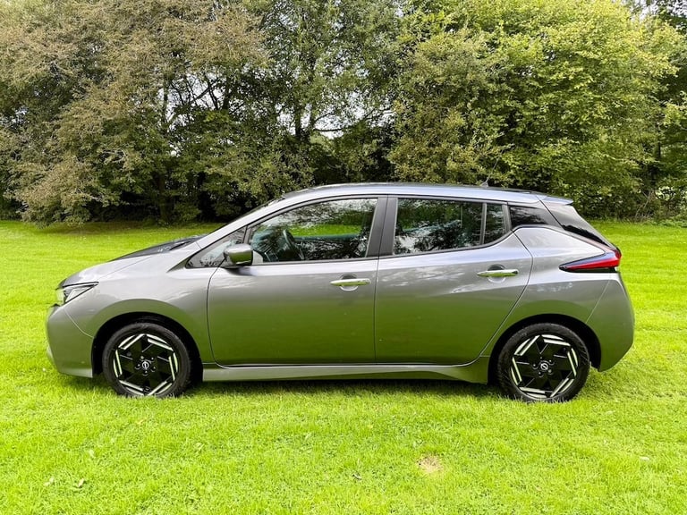 Nissan Leaf Acenta 110kW 39kWh 2022 in Grey VAT Q 5 Door Hatchback £126 / Month