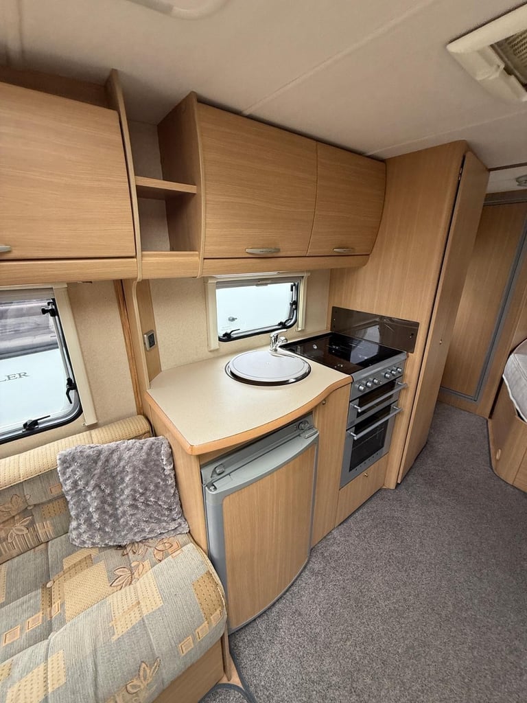 Abbey Freestyle 540 Fixed Bed Side Washroom