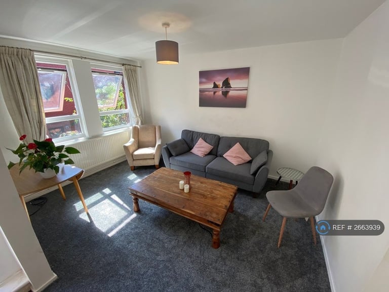 3 bedroom flat in Martlesham Walk, Manchester, M4 (3 bed) (#2663939)