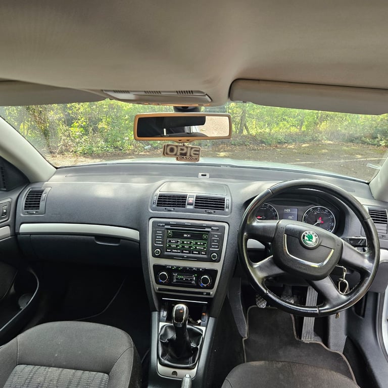 Skoda, OCTAVIA, Estate, 2011, Manual, 1598 (cc), 5 doors
