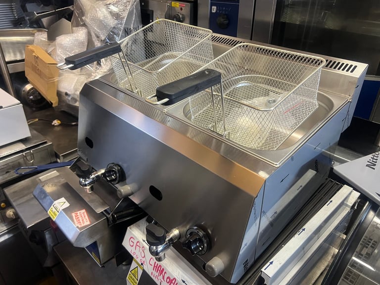 NEW GAS 2 TANK FRYER CATERING COMMERCIAL KITCHEN EQUIPMENT FAST FOOD RESTAURANT