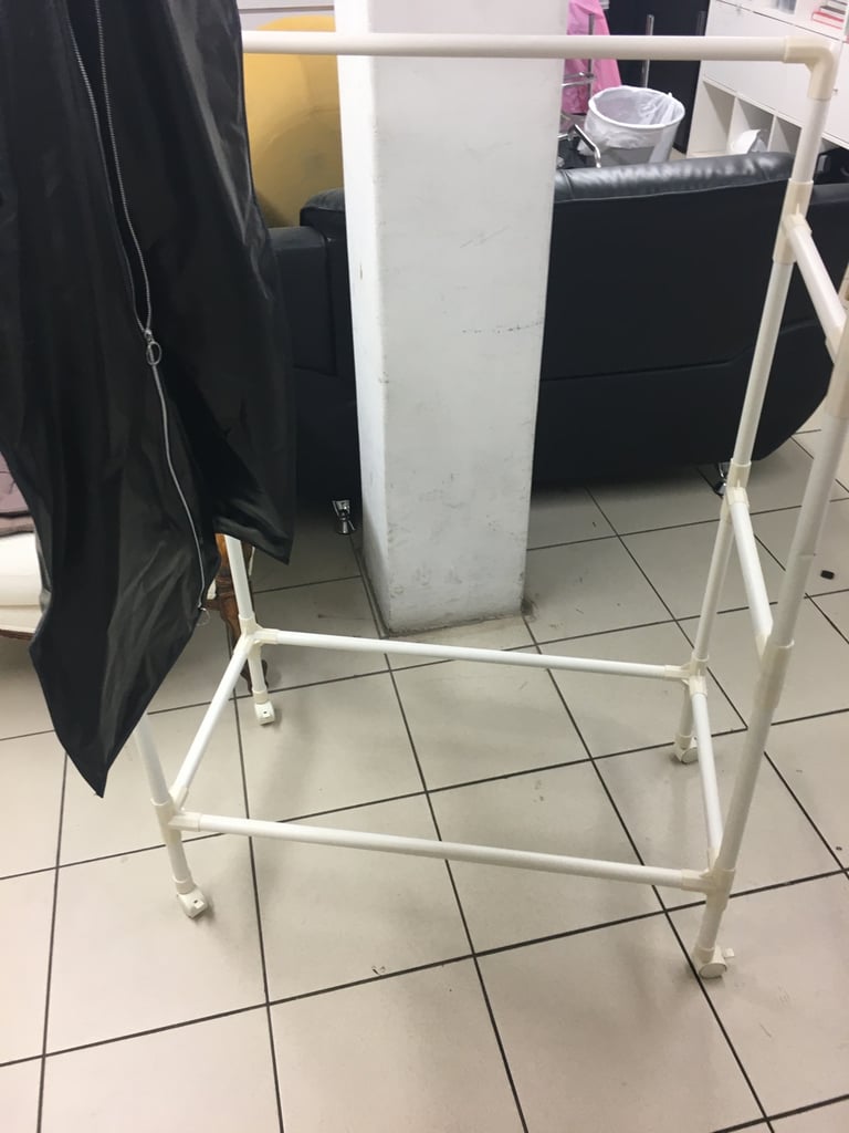 ***£5**** 4ft Clothes Rail Plastic Cover white 