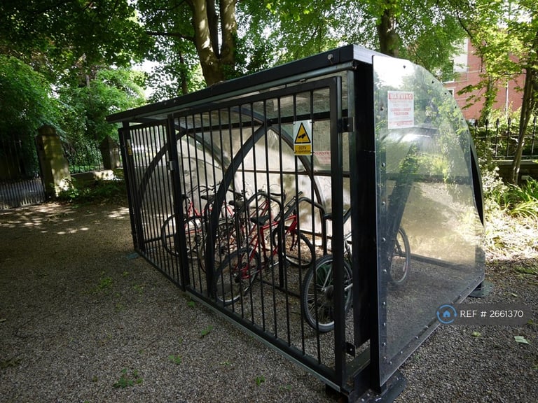 2 bedroom flat in North Hill Road, Leeds, LS6 (2 bed) (#2661370)