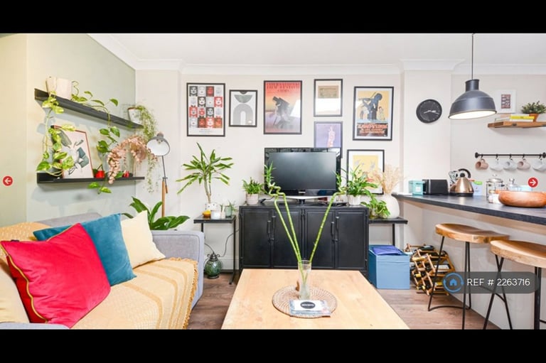 2 bedroom flat in Eden Road, London, E17 (2 bed) (#2263716)